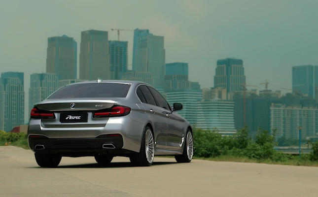 BMW宝马540i G30 LCI升级中段排气
